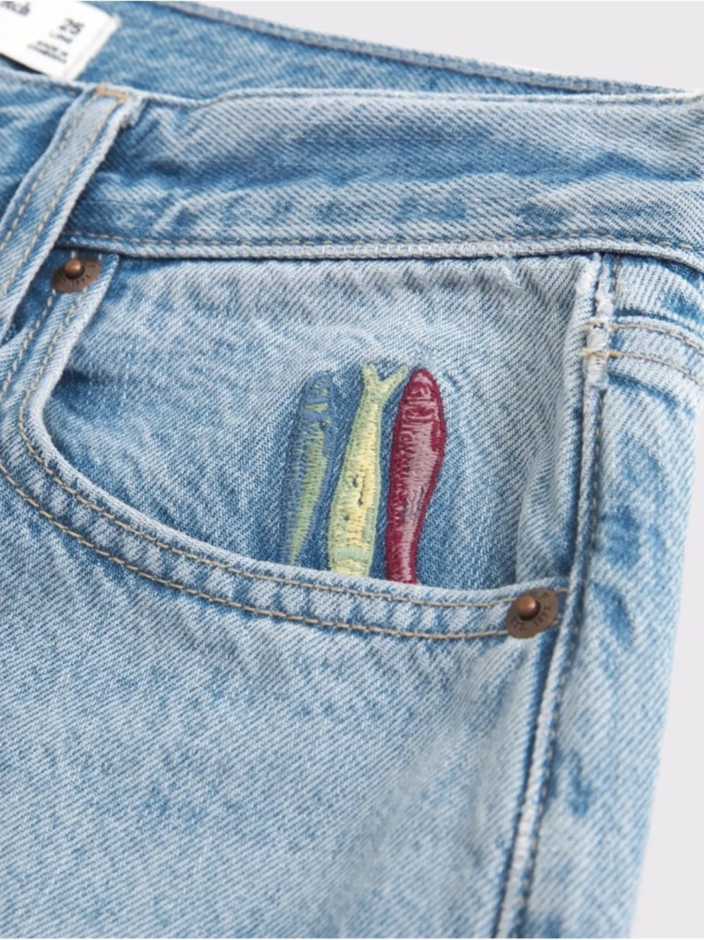 A&F Curve Love High Rise Wide Leg Fish Embroidery Jeans - Picture 9 of 13